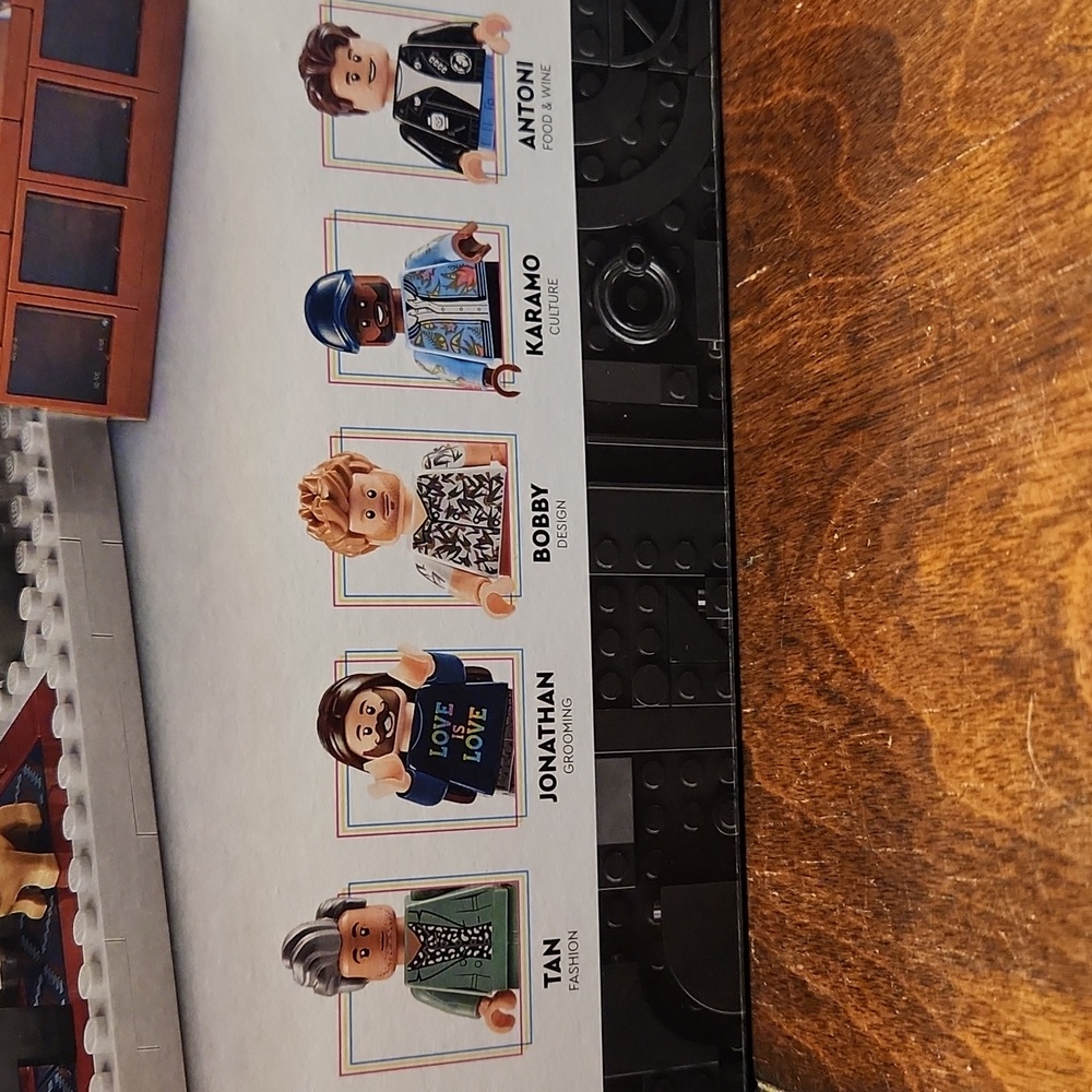 LEGO ICON Fab 5 Loft Set with Mini-Figures Released.  Retired 3/2023 - Picture 3 of 6